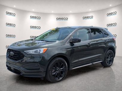 Used 2022 Ford Edge SE w/ Black Appearance Package