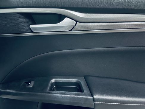 Used 2019 Ford Fusion SE FWD image 32