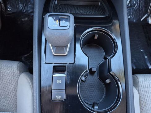 Used 2024 Nissan Rogue SV image 10