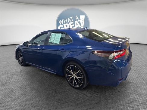 Used 2023 Toyota Camry SE w/ Cold Weather Package image 6