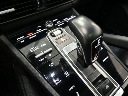 Used 2019 Porsche Cayenne S w/ Premium Package AWD/4WD image 22