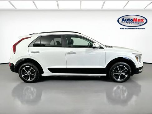Used 2023 Kia Niro FWD image 10