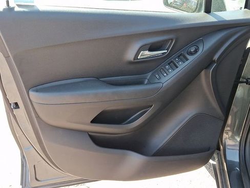 Used 2019 Chevrolet Trax LS image 9