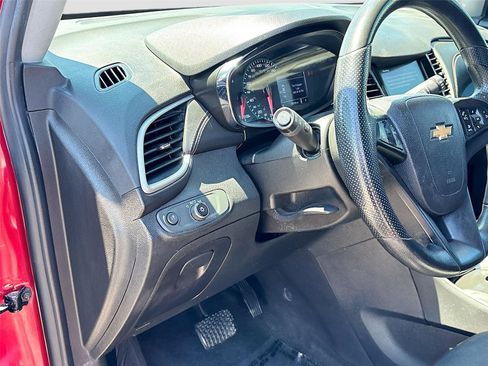 Used 2019 Chevrolet Trax LT FWD image 10