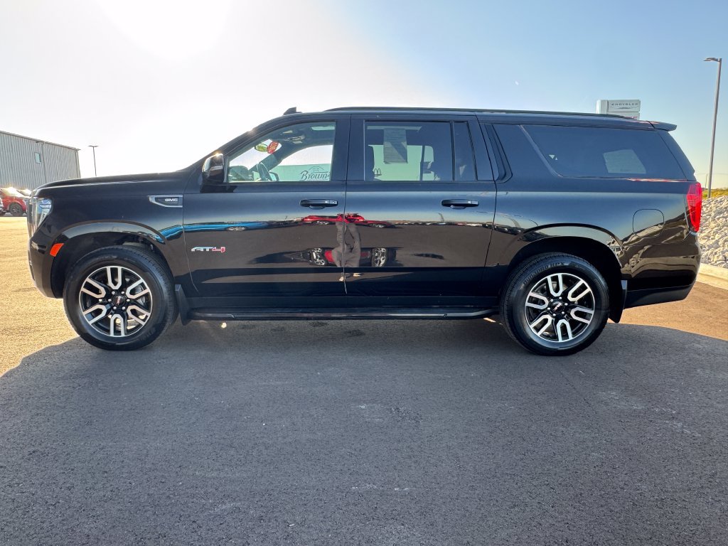 Used 2022 GMC Yukon XL AT4 AWD/4WD image 8