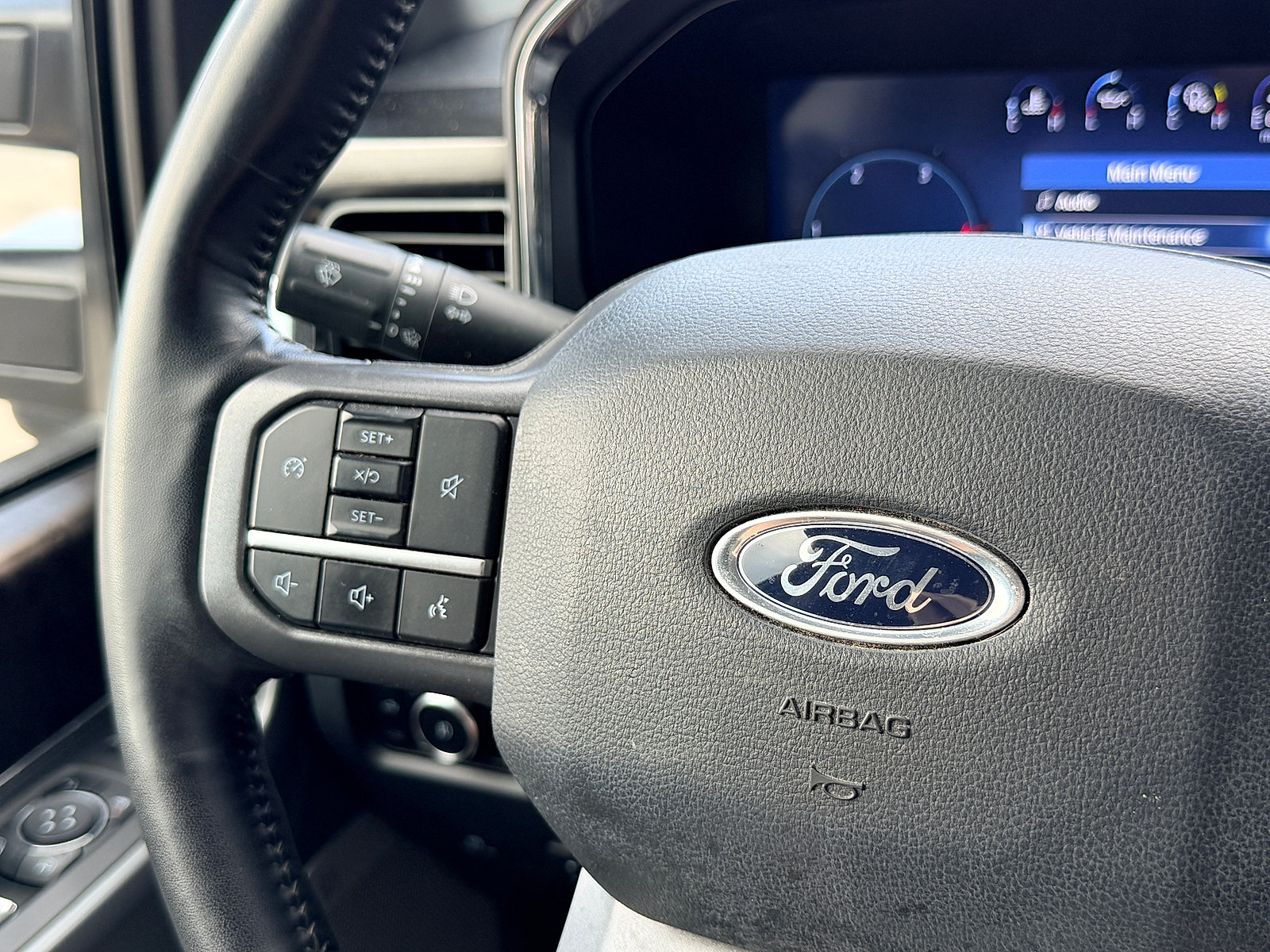 Used 2024 Ford F350 Lariat w/ FX4 Off-Road Package AWD/4WD image 32