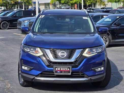 Used 2017 Nissan Rogue SL w/ SL Premium Package image 2