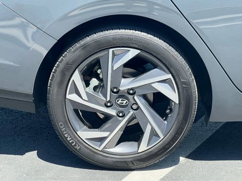 Used 2025 Hyundai Elantra SEL FWD image 15