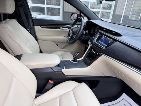 Used 2018 Cadillac XT5 FWD image 11