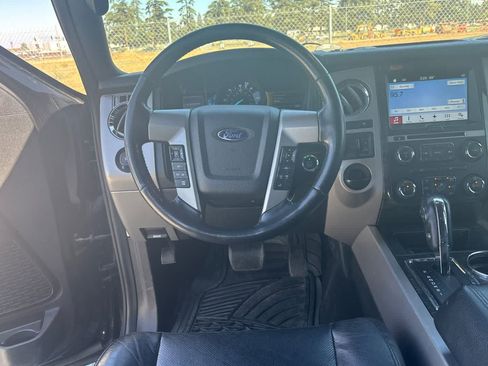 Used 2017 Ford Expedition Limited RWD image 16