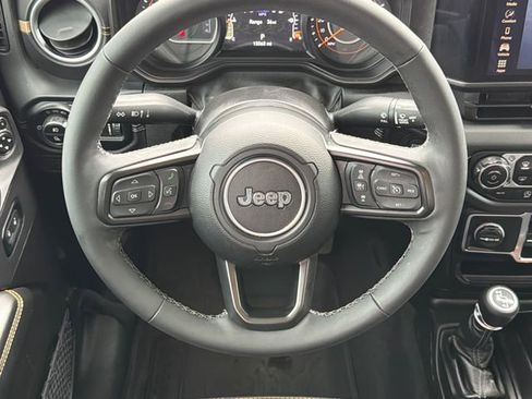 Used 2025 Jeep Gladiator Sport AWD/4WD image 14