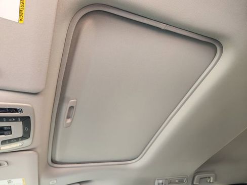 New 2026 Toyota Sienna XLE image 17