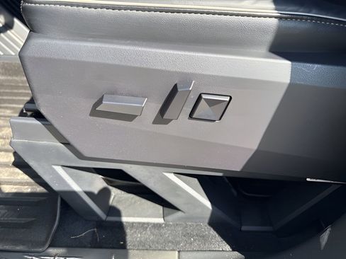 Used 2024 Tesla Cybertruck AWD Crew Cab image 10