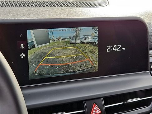 Used 2025 Kia Seltos S image 18