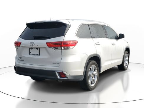 Used 2019 Toyota Highlander Limited image 2