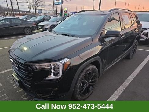 Used 2022 GMC Terrain SLT w/ Tech Package image 1