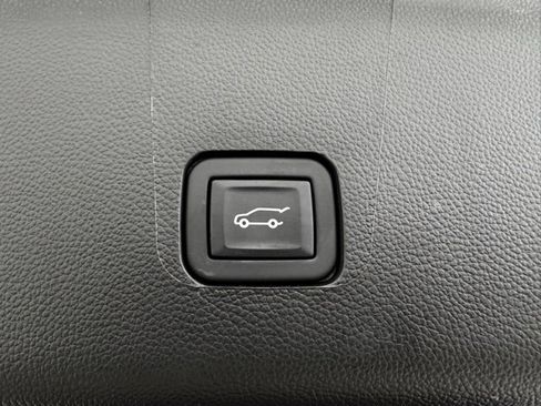 Certified 2023 Chevrolet Traverse LT w/ LT Premium Package image 42