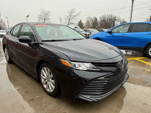 Used 2019 Toyota Camry LE FWD image 2