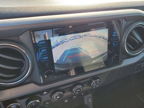 Used 2019 Toyota Tacoma TRD Off-Road AWD/4WD image 16