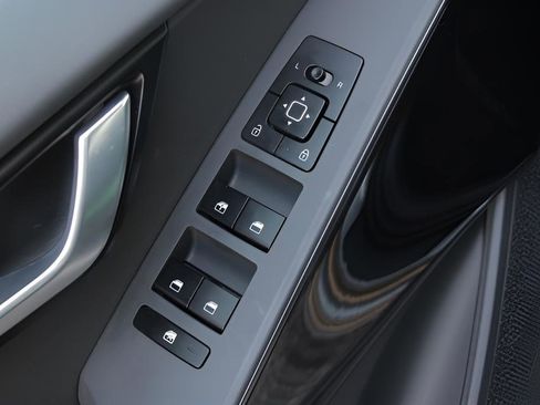 Certified 2024 Kia Niro Wind FWD image 12