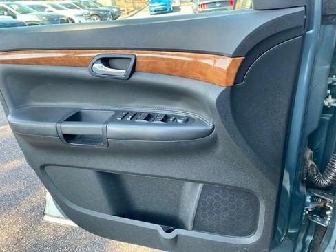 Used 2009 Saturn Outlook XR w/ Convenience Package FWD image 17