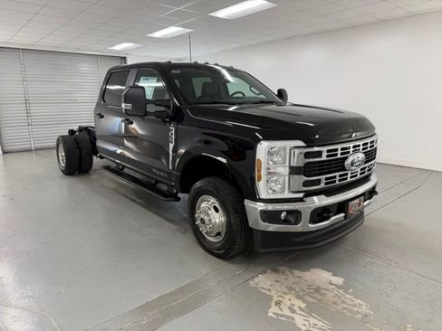 New 2026 Ford F350 XL w/ XL Chrome Package image 3