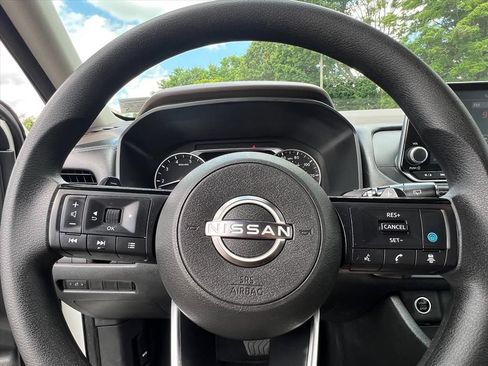 Used 2023 Nissan Rogue SV FWD image 18