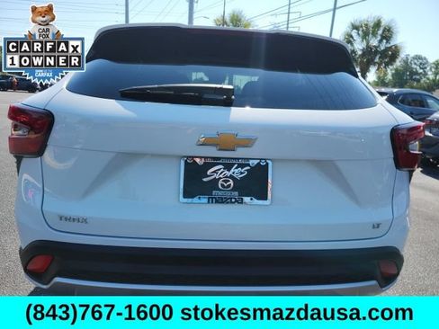 Used 2024 Chevrolet Trax LT w/ Sunroof Package FWD image 9