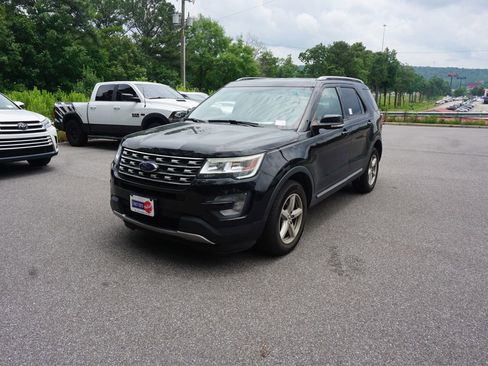 Used 2016 Ford Explorer XLT w/ Equipment Group 202A AWD/4WD image 24