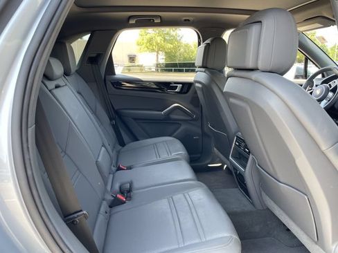 Used 2023 Porsche Cayenne AWD/4WD image 25
