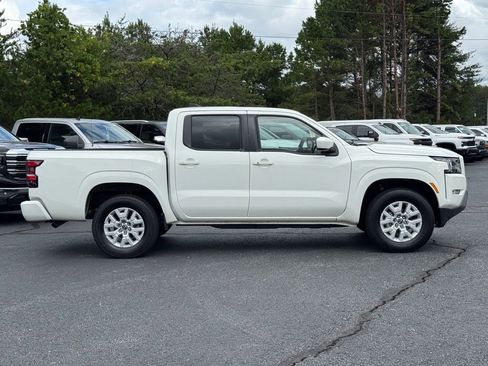Used 2024 Nissan Frontier SV w/ SV Convenience Package image 2