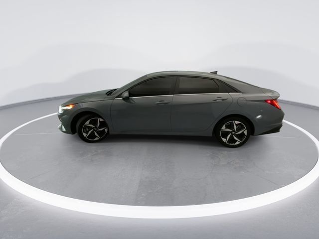 Used 2023 Hyundai Elantra Limited FWD image 3