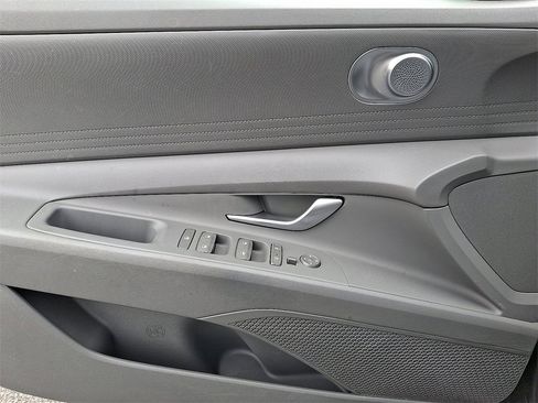 Used 2023 Hyundai Elantra SEL image 13