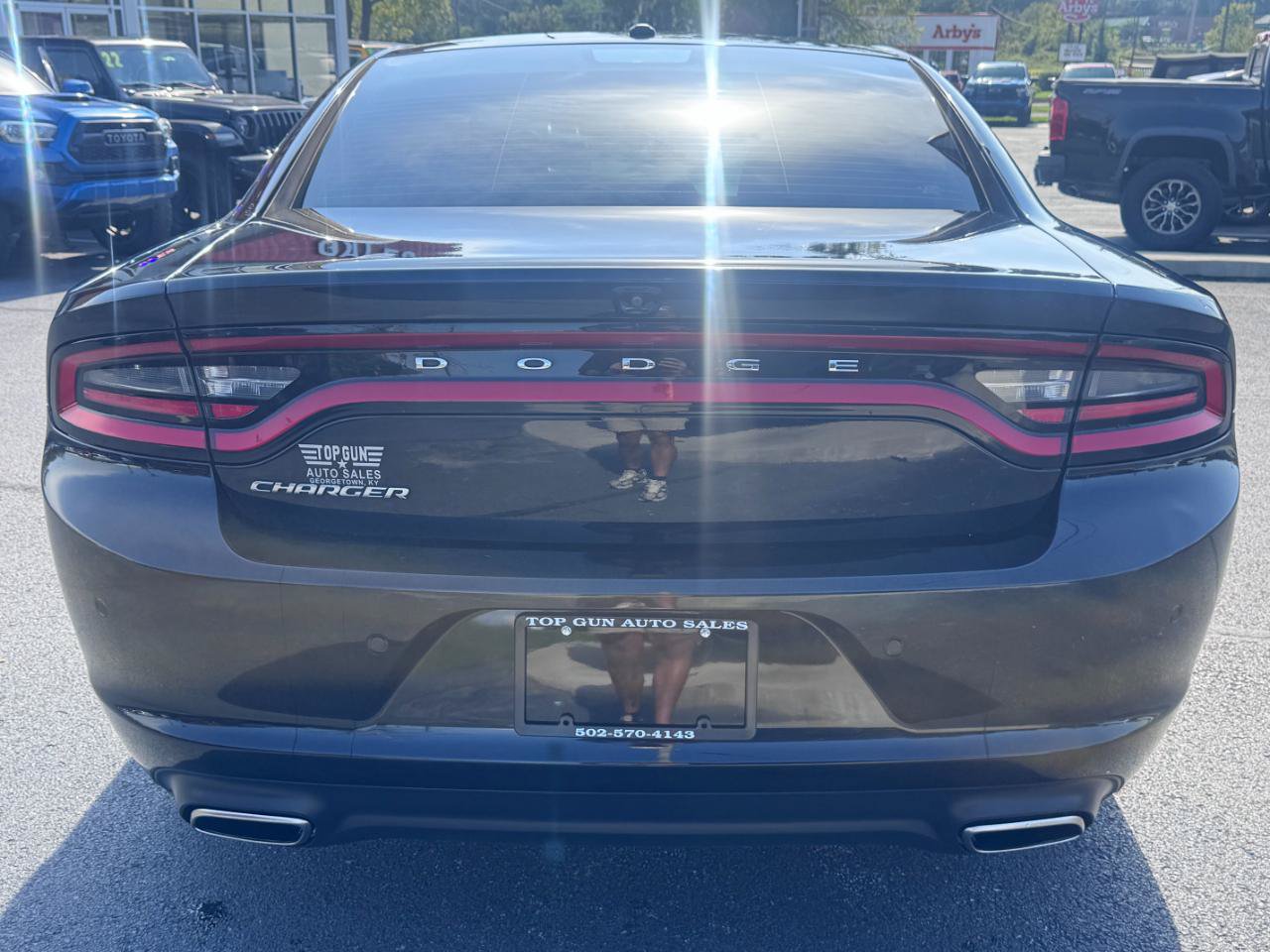 Used 2020 Dodge Charger SXT RWD image 4