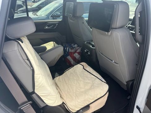 Used 2023 GMC Yukon SLT w/ SLT Luxury Package RWD image 7