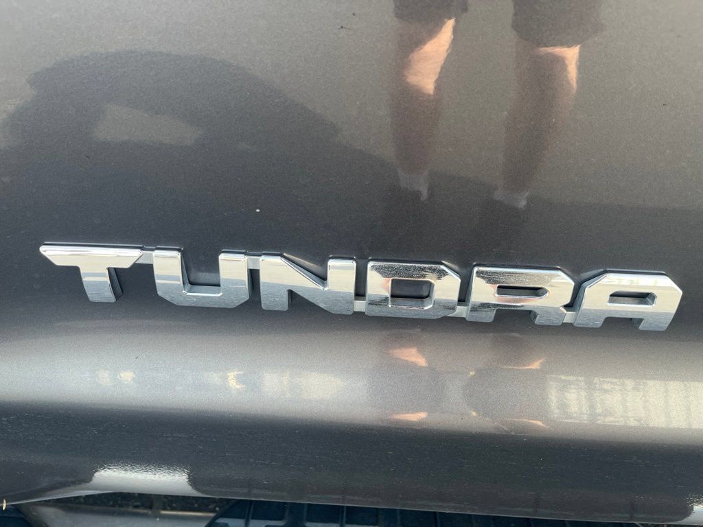 Used 2018 Toyota Tundra Limited w/ Limited Premium Package AWD/4WD image 17