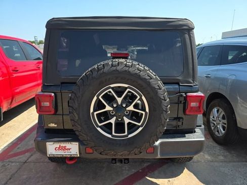 Used 2025 Jeep Wrangler Unlimited Rubicon w/ Convenience Group AWD/4WD image 4