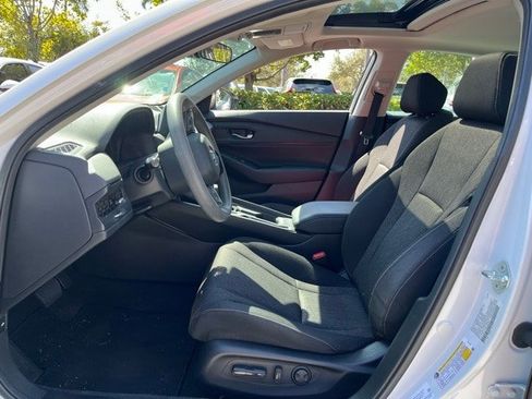 Used 2023 Honda Accord EX image 6