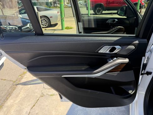 Used 2020 BMW X7 xDrive40i w/ Premium Package image 12