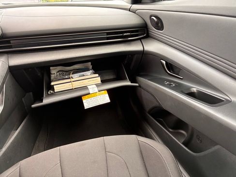 Used 2025 Hyundai Elantra SEL FWD image 39