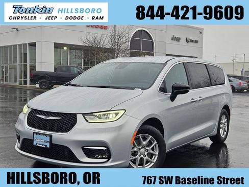 New 2026 Chrysler Pacifica Select image 1