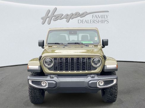 Used 2025 Jeep Gladiator Sport AWD/4WD image 10