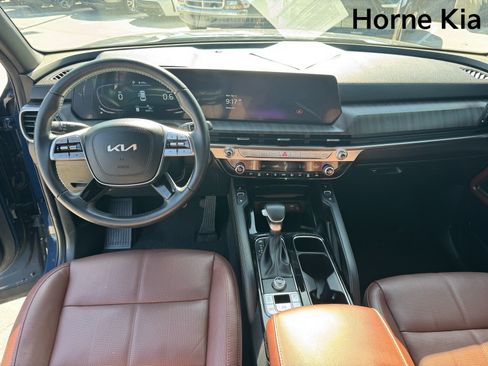 Certified 2024 Kia Telluride EX w/ EX Captain's Chair Package FWD image 14