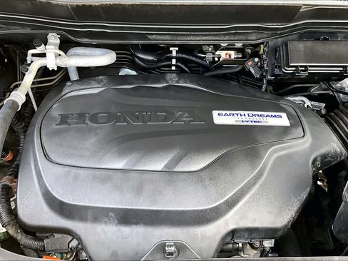 Used 2018 Honda Pilot Touring image 32