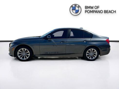 Used 2017 BMW 320i Sedan RWD image 4
