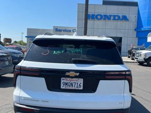 Used 2024 Chevrolet Traverse LT AWD/4WD image 4