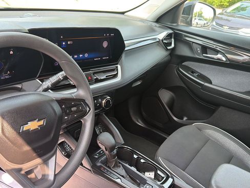 Used 2025 Chevrolet TrailBlazer LT AWD/4WD image 16