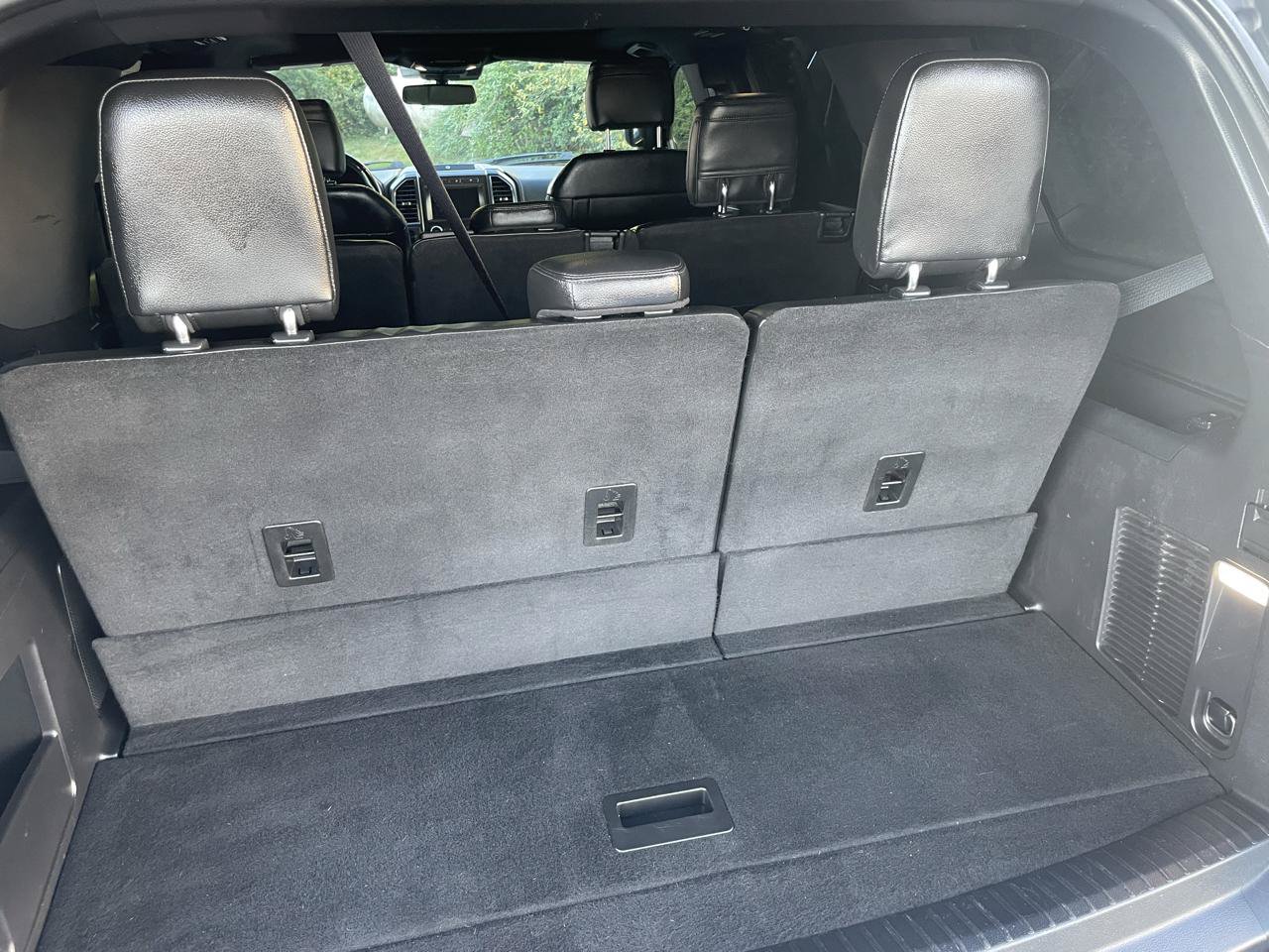 Used 2018 Ford Expedition Limited w/ Equipment Group 301A AWD/4WD image 4