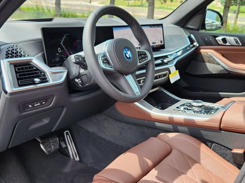 New 2026 BMW X5 xDrive50e w/ M Sport Package AWD/4WD image 10