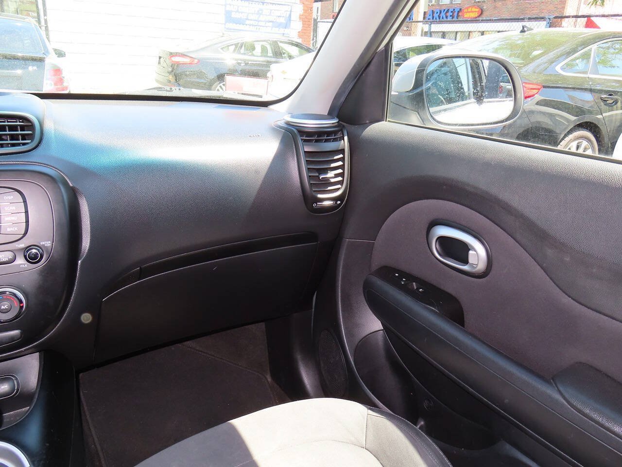 Used 2014 Kia Soul FWD image 13